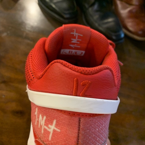 Nike Ja Morant (Gently worn/Like New)
Nike Men's 9 Athletic Shoes - Picture 11 of 11